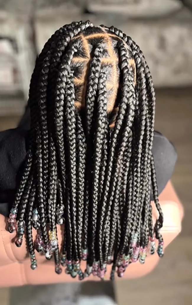 Jumbo Knotless Braids With Beads