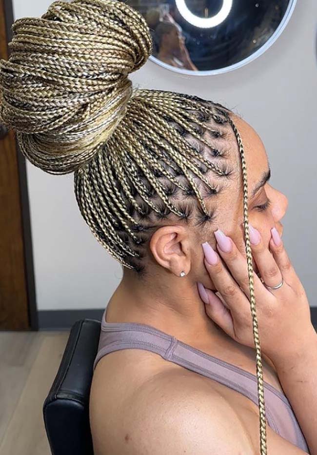 Small Blonde Goddess Knotless braids 