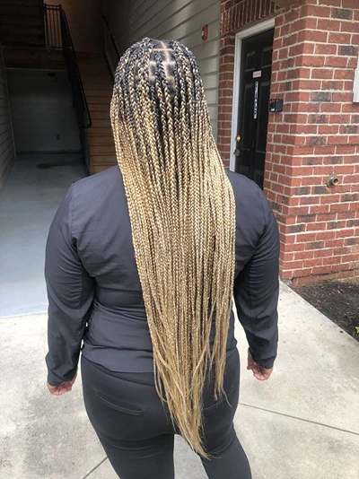 black and blonde knotless braids