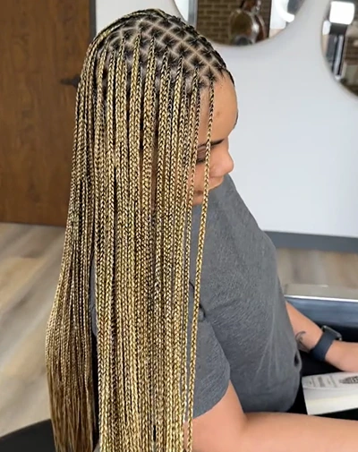 blonde knotless braids