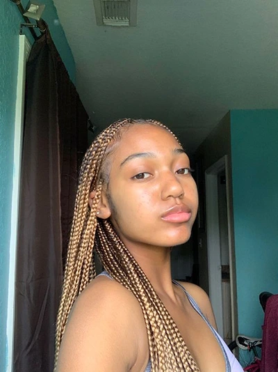 honey blonde knotless braids