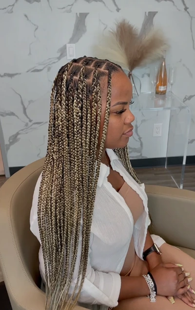 medium blonde knotless braids