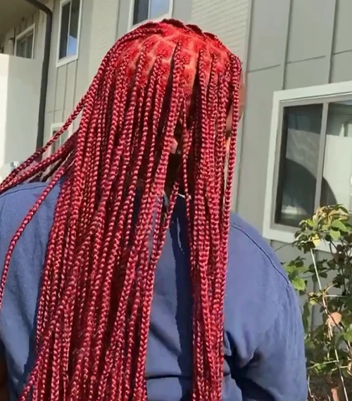 red knotless box braids