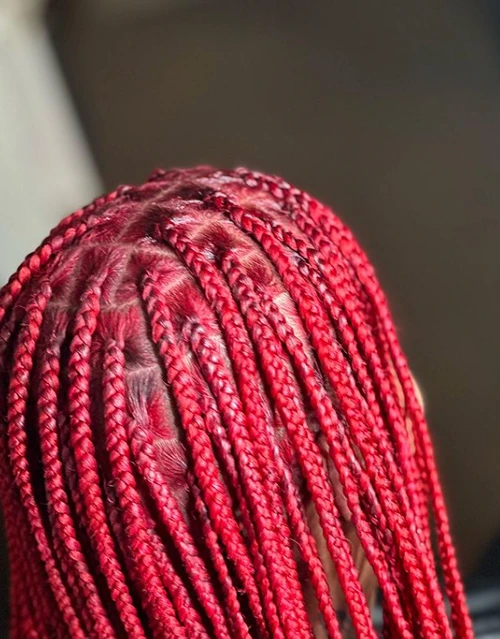 small red knotless braids